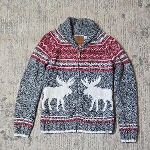 Cozy Kids' Sweater with Moose Design in Gray and Red Canada Winter Cozy